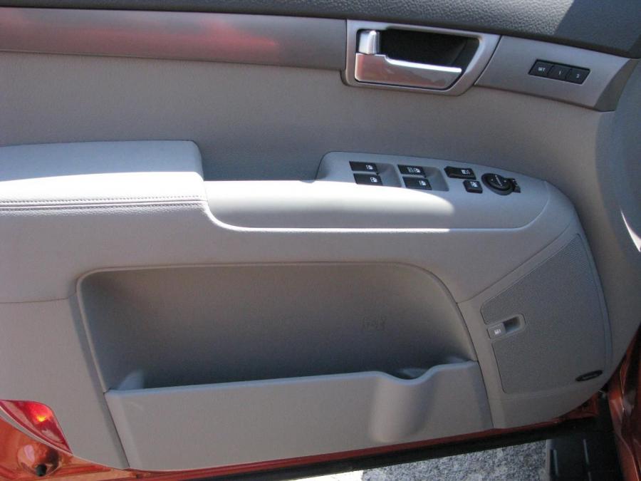  Kia Borrego 2009 года  (фото 43 из 345)